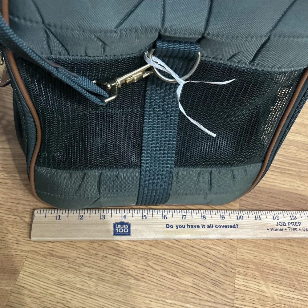 Sherpa Original Deluxe Pet Carrier Airline Approved Vent Sided Bag Green Read